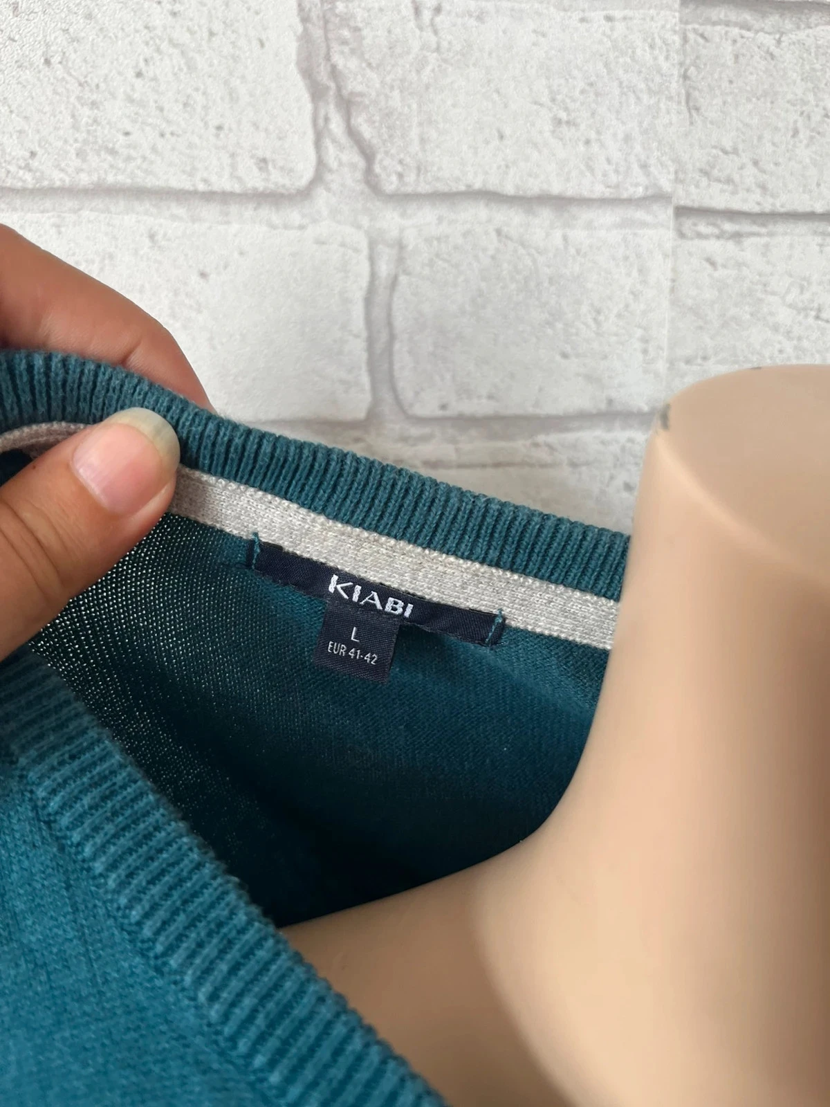 Blusa com decote em V azul-pata de pato – Tamanho 40 – Kiabi – photo 3